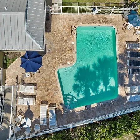 Perfect 2-Bed 2-Bath Townhome With 1390 Sq Ft And Garage By The Beach